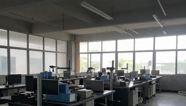 广告制作中选型关注点比较两种做法或条件,点明实际取舍